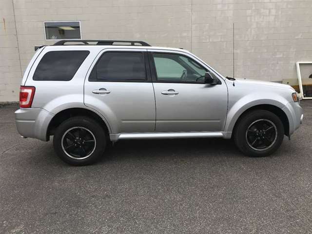 2010 Ford Escape AWD XLT 4dr SUV